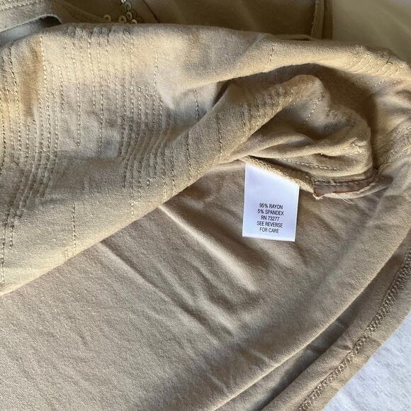 Dana Buchman Women’s Short Sleeve Blouse size S, Beige w Bling Golden Sequin - Picture 5 of 7